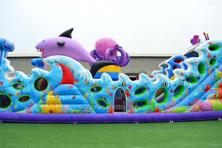 Sea World Inflatable Fun City FWF154