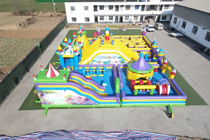 Fantasy Super Fun City FWF131