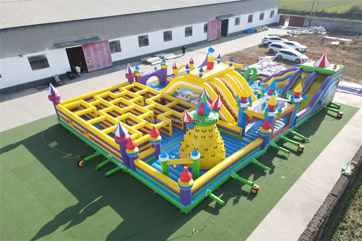 Fantasy Super Fun City FWF131