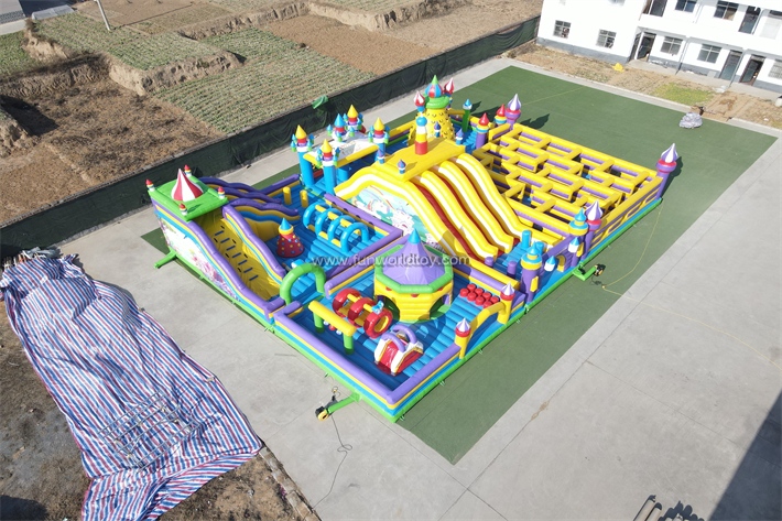 Fantasy Super Fun City FWF131